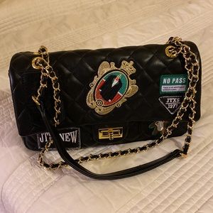 NWOT WOMEN’S QUILTED BLACK COLOR BADGE DECORE SHOULDER & CROSSBODY  BAG